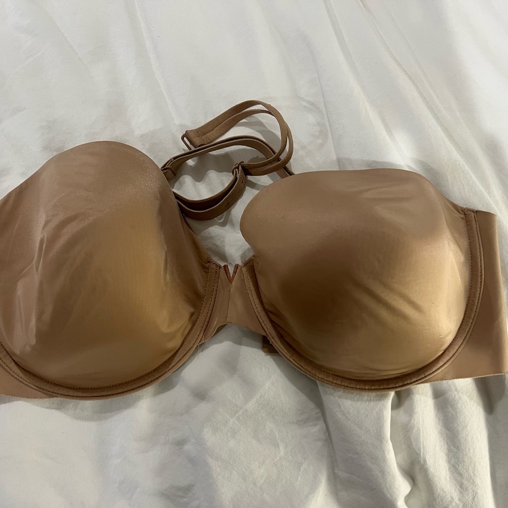 Victoria Secret strapless bra (comes with straps)